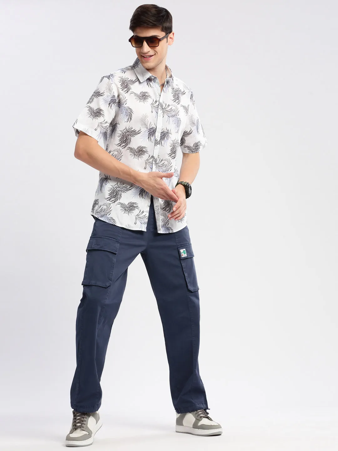 Men White Smart Slim Fit Floral Printed Oxford Cotton Casual Shirt