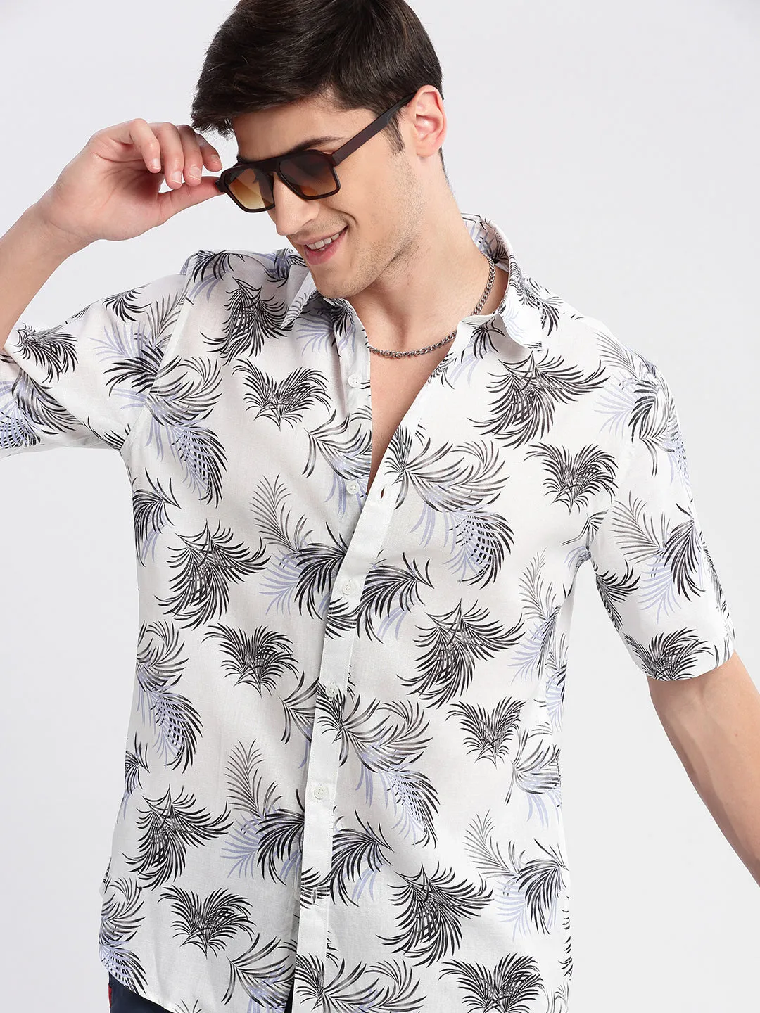 Men White Smart Slim Fit Floral Printed Oxford Cotton Casual Shirt